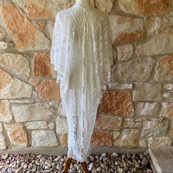 The Tulum White Lace Kaftan - Picture 9 of 9